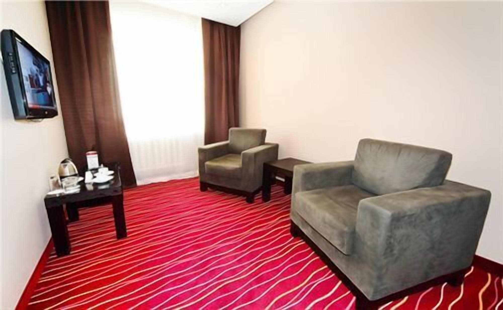 Manhattan Astana Hotel Luaran gambar